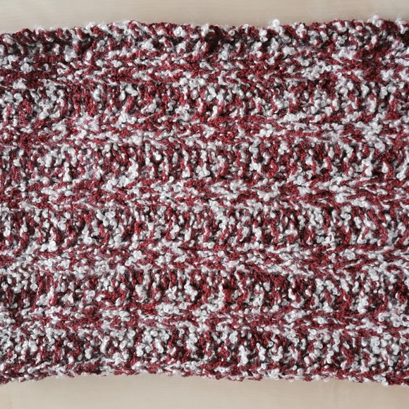 Handmade infinity scarf - Picture 3 of 4